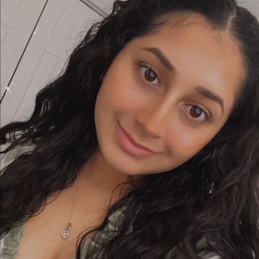 Meet your Posher, Julissa